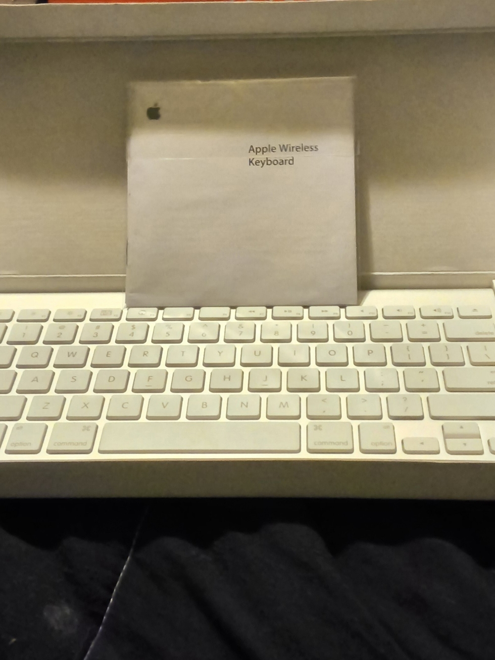 Apple White Wireless Keyboard - Slim Bluetooth Aluminum Design